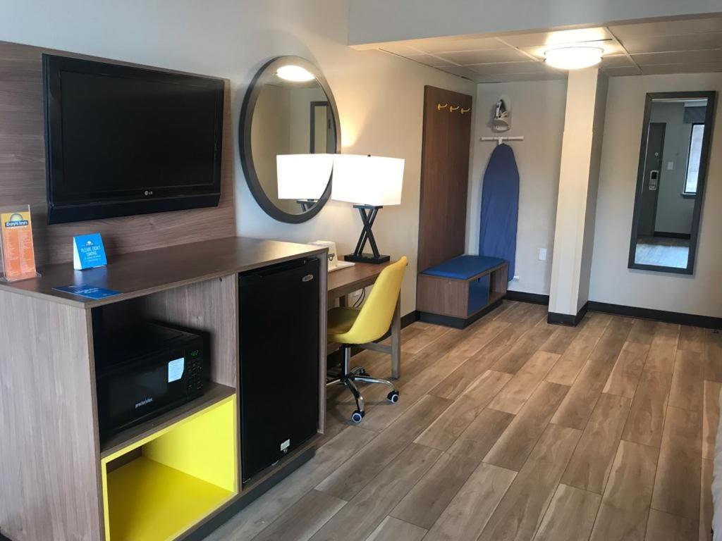 Days Inn By Wyndham ויינלנד מראה חיצוני תמונה